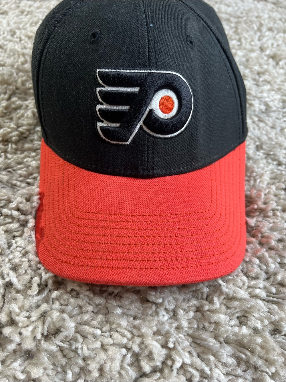 Philadelphia Flyers Black and Red Hockey Logo Baseball Cap stretch fit